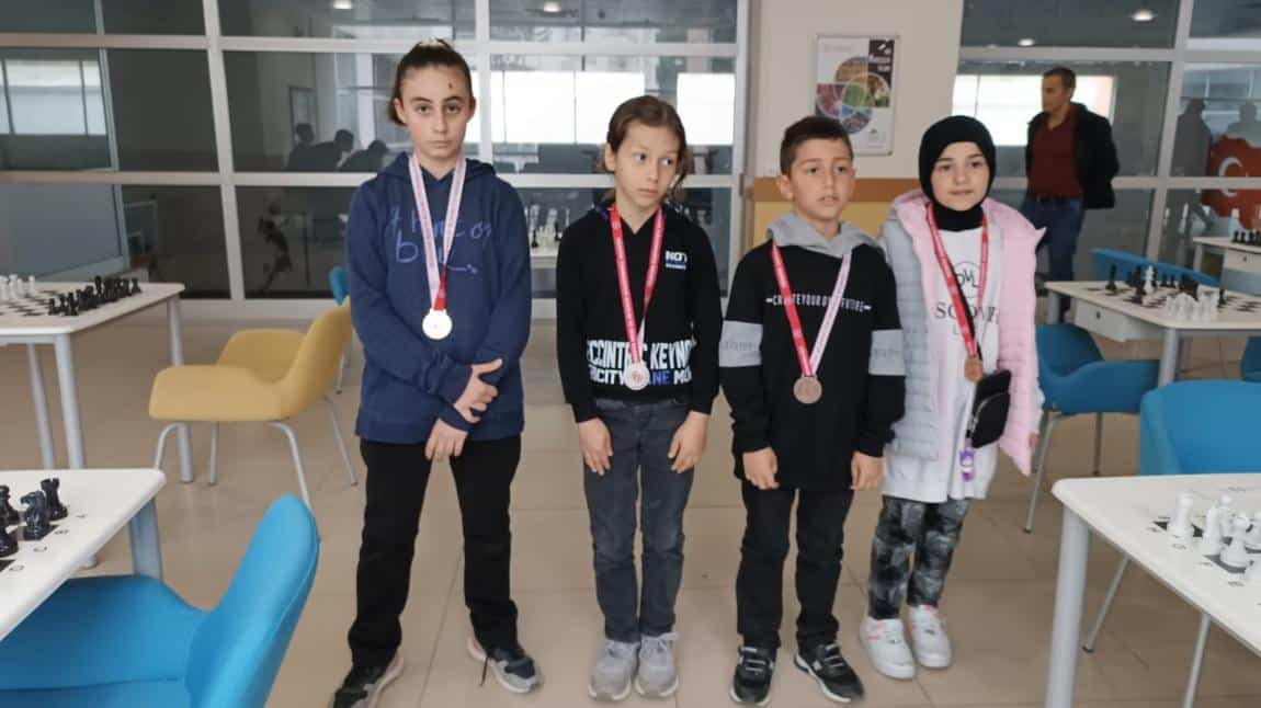 İlçe Satranç Turnuvasında Şampiyon Pınaraltı İlkokulu